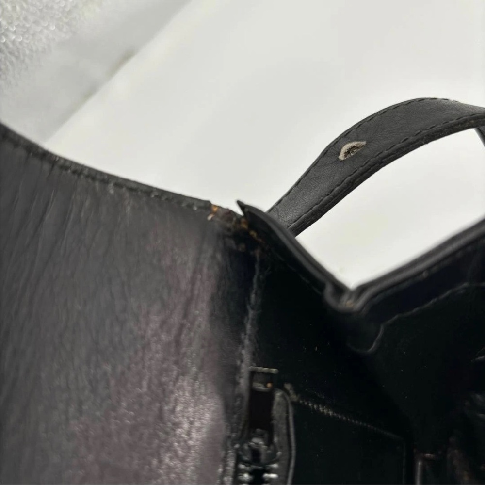 Gucci Black Shoulder Bag with Gold Details - Picture 12 of 14